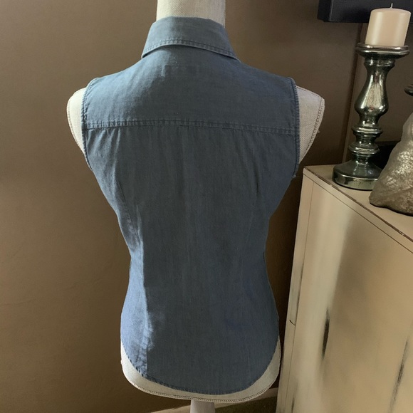 Sleeveless Chambray Ruffle Button Up Shirt | Escada Sport | Euro Size 34 - Picture 6 of 6